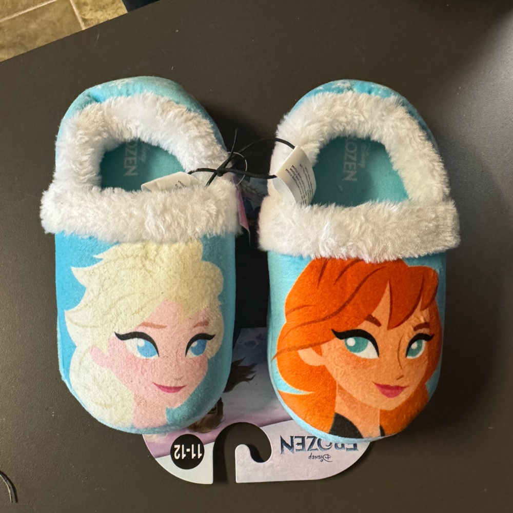 New With Tags Frozen slippers size 11/12